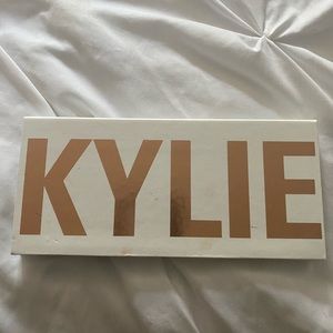 Kylie royal peach palette 🍑 Discontinued!!